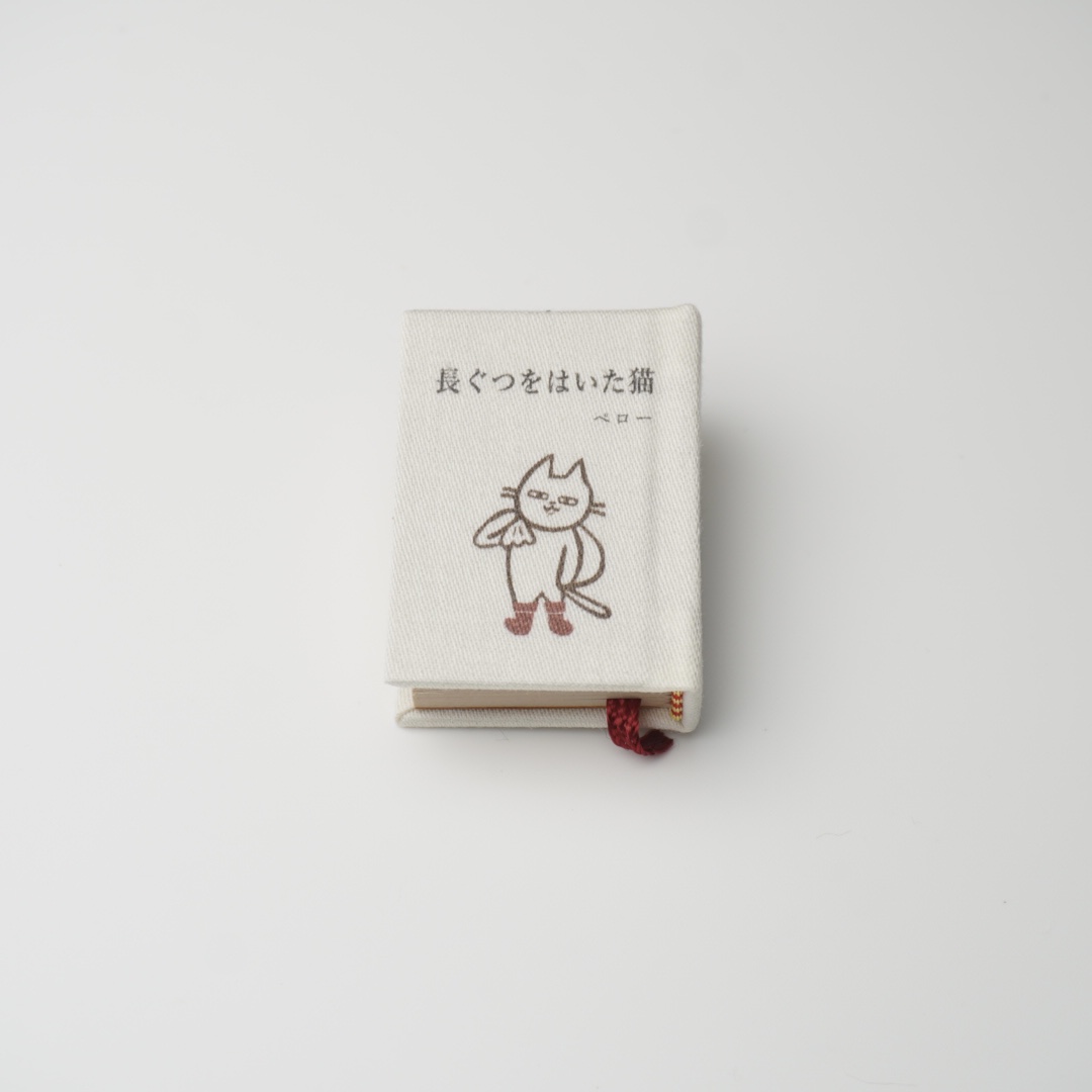 長ぐつをはいた猫　豆本ブローチ